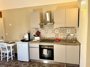 Unclassified image, 5 of 8, button - Razziedda House and Choirs (Sicilia)