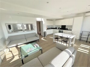 Luokittelematon kuva, 3 kautta 11, painike