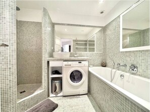 Luokittelematon kuva, 4 kautta 11, painike