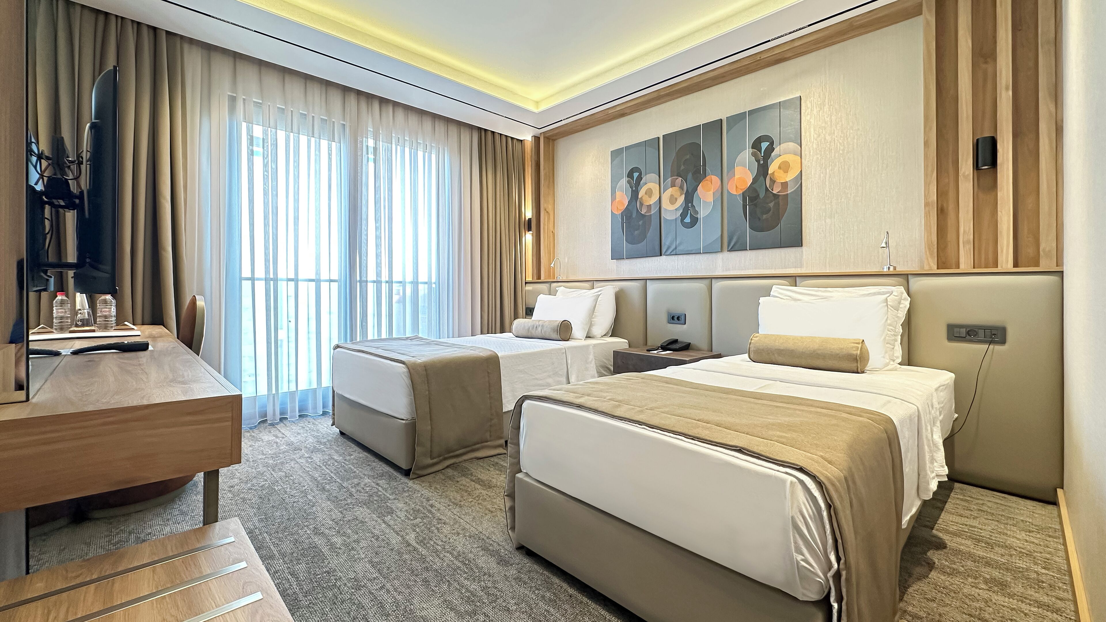 ห้องสแตนดาร์ดทวิน, ระเบียง, เห็นวิวทะเลบางส่วน