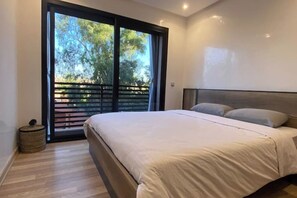 1 bedroom, WiFi, bed sheets - Sunny Marrakech Retreat | Stylish Apartment with Rooftop Pool & Padel Courts (Marrakesh)