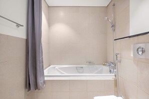 Bathroom - Cozy studio in Dubai (Dubai)