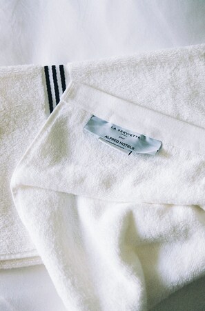 Una scrivania, postazione laptop, Wi-Fi gratuito