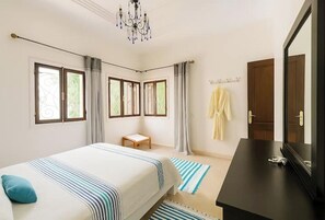 4 bedrooms, iron/ironing board, WiFi, bed sheets - Villa with Panoramic Sea & City Views - Steps from the Beach (Saïdia)