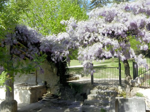 Le Gîte „La Bastide Des Monge – Gîte Lola“ mit Bergblick, WLAN und Klimaanlage