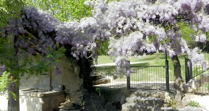 Le Gîte „La Bastide Des Monge – Gîte Lola“ mit Bergblick, WLAN und Klimaanlage