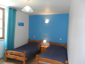 2 habitaciones, tabla de planchar con plancha y wifi 