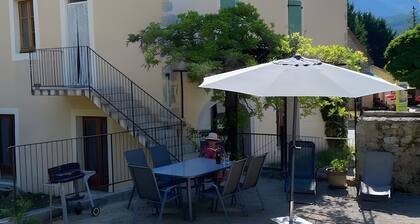 La Bastide Des Monge - Gîte Lola: Mountain View, Wi-Fi, Air Conditioning