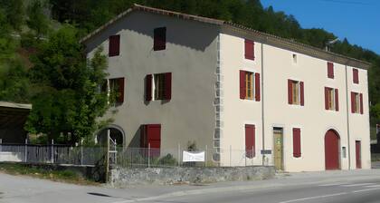La Bastide Des Monge - Gîte Maëlle: Mountain View, Wi-Fi, Air Conditioning