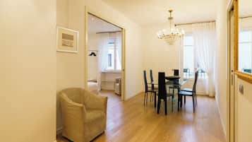 Appartement, balcon, vue ville | Coin séjour