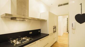 Appartement, balcon, vue ville | Cuisine privée