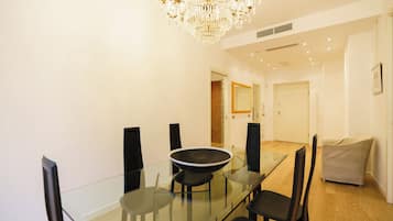 Appartement, balcon, vue ville | Coin séjour