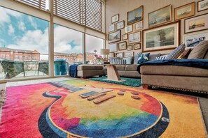 Interior - The Houseboat, Liverpool Marina (Liverpool)