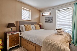 3 bedrooms, free WiFi, bed sheets - The Houseboat, Liverpool Marina (Liverpool)