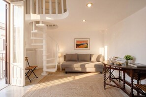 Living area - Spacious & Serene Apartment (Bari)