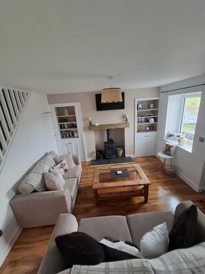 Unclassified image, 3 of 45, button - Cosy, dog friendly, two-bedroom cottage in Hawes. (Hawes)