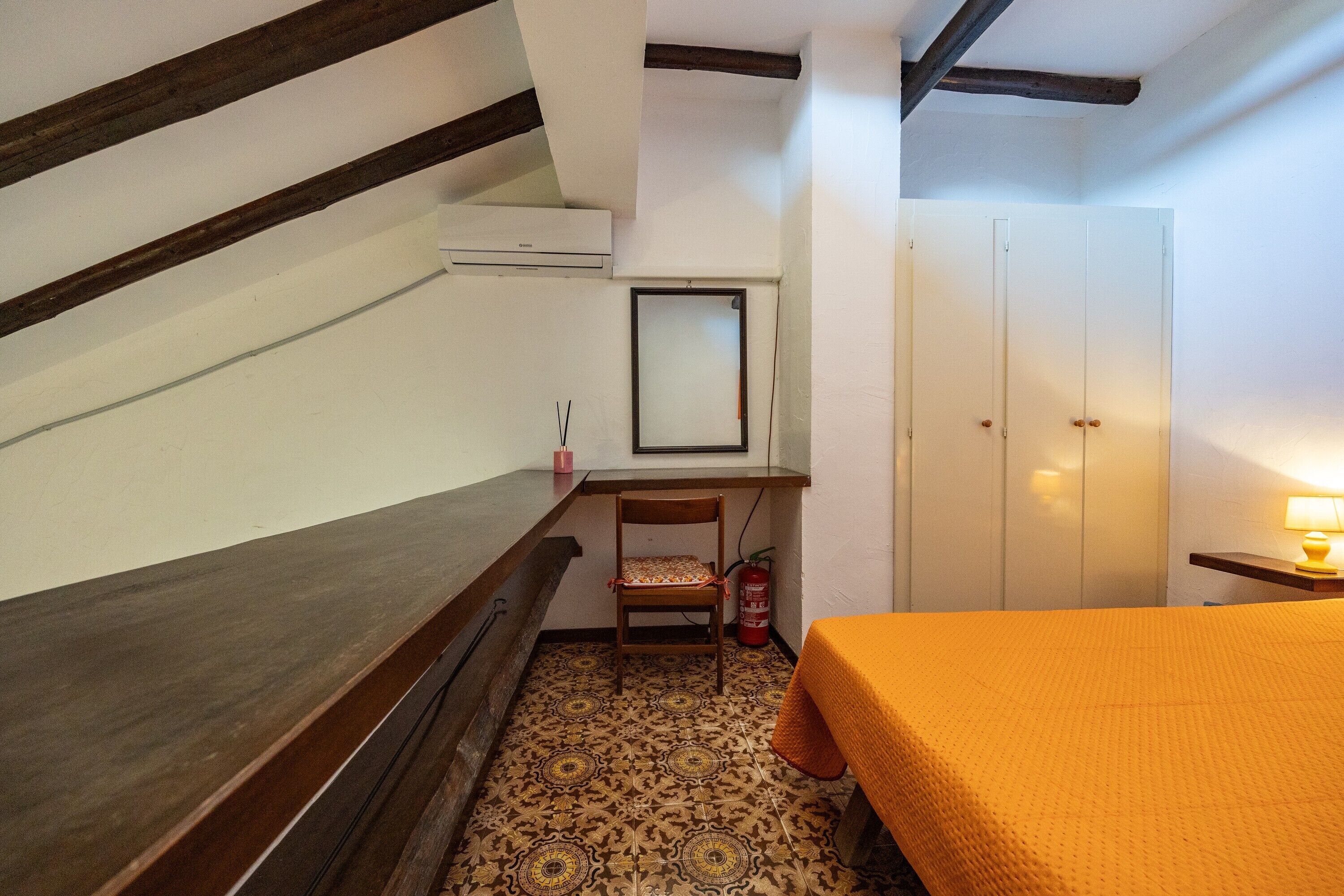 1 camera, ferro/asse da stiro, Wi-Fi, lenzuola