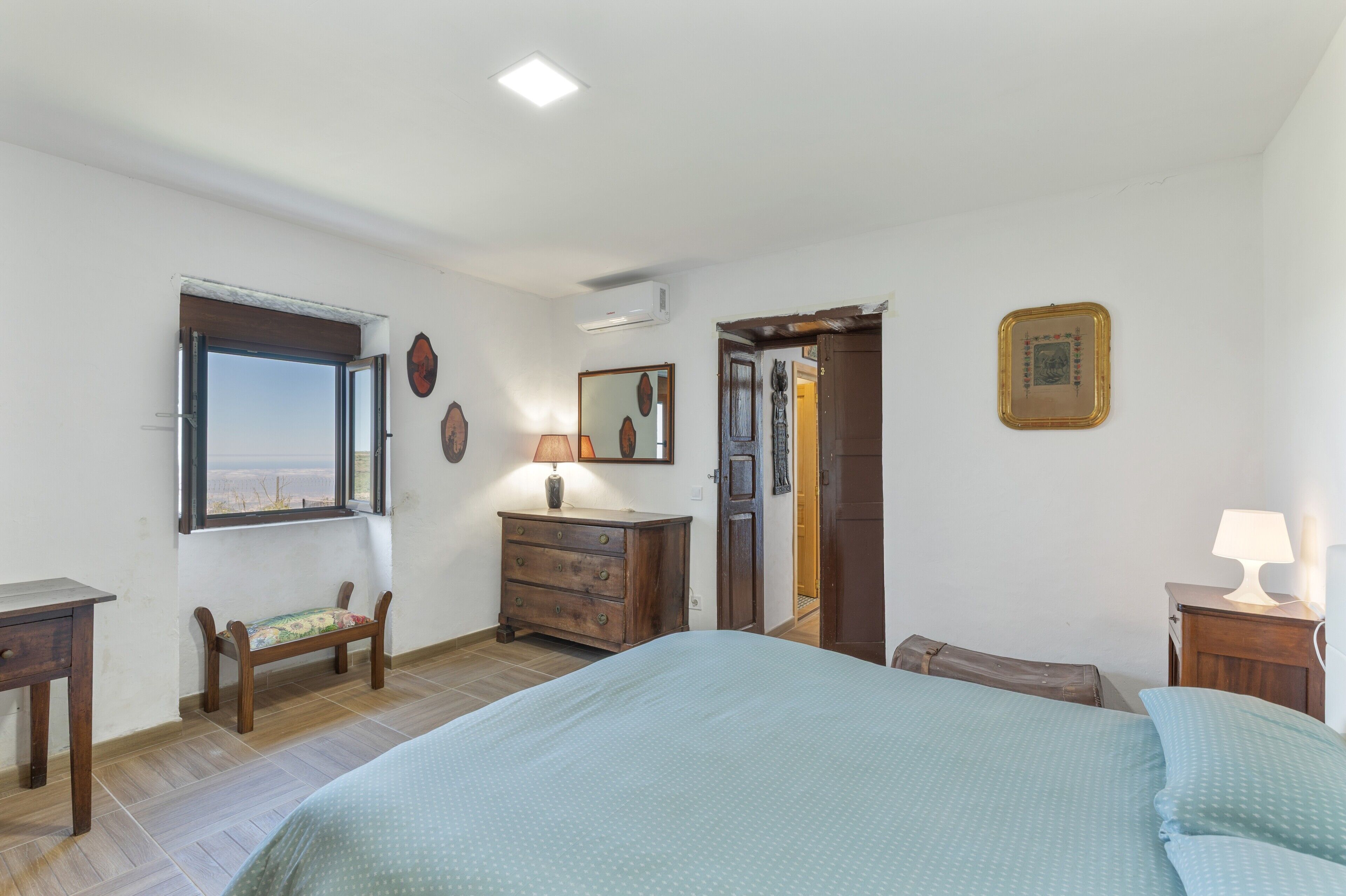 3 chambres, fer et planche à repasser, Wi-Fi, draps fournis