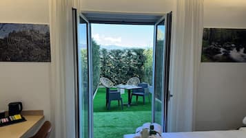 Deluxe kamer, 1 kingsize bed, uitzicht op tuin | Uitzicht op de tuin