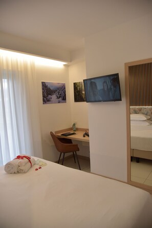 Deluxe Double or Twin Room, Balcony | In-room safe, desk, laptop workspace, iron/ironing board - Floris Hotel (Rende)