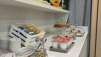 Tägliches Frühstücksbuffet gegen Gebühr