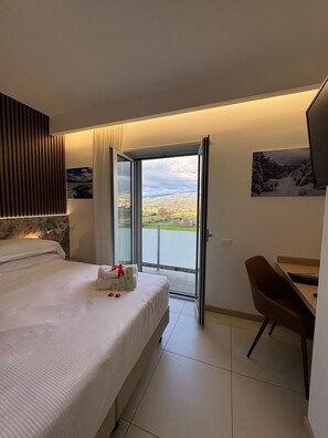 Down duvets, minibar, in-room safe, desk - Floris Hotel (Rende)