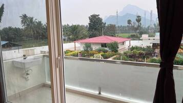 Suite, Mountain View | Balcony