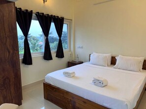 Suite, Mountain View | Egyptian cotton sheets, premium bedding, free WiFi - Gold Mountain Wellness Resort (Tiruvannamalai)