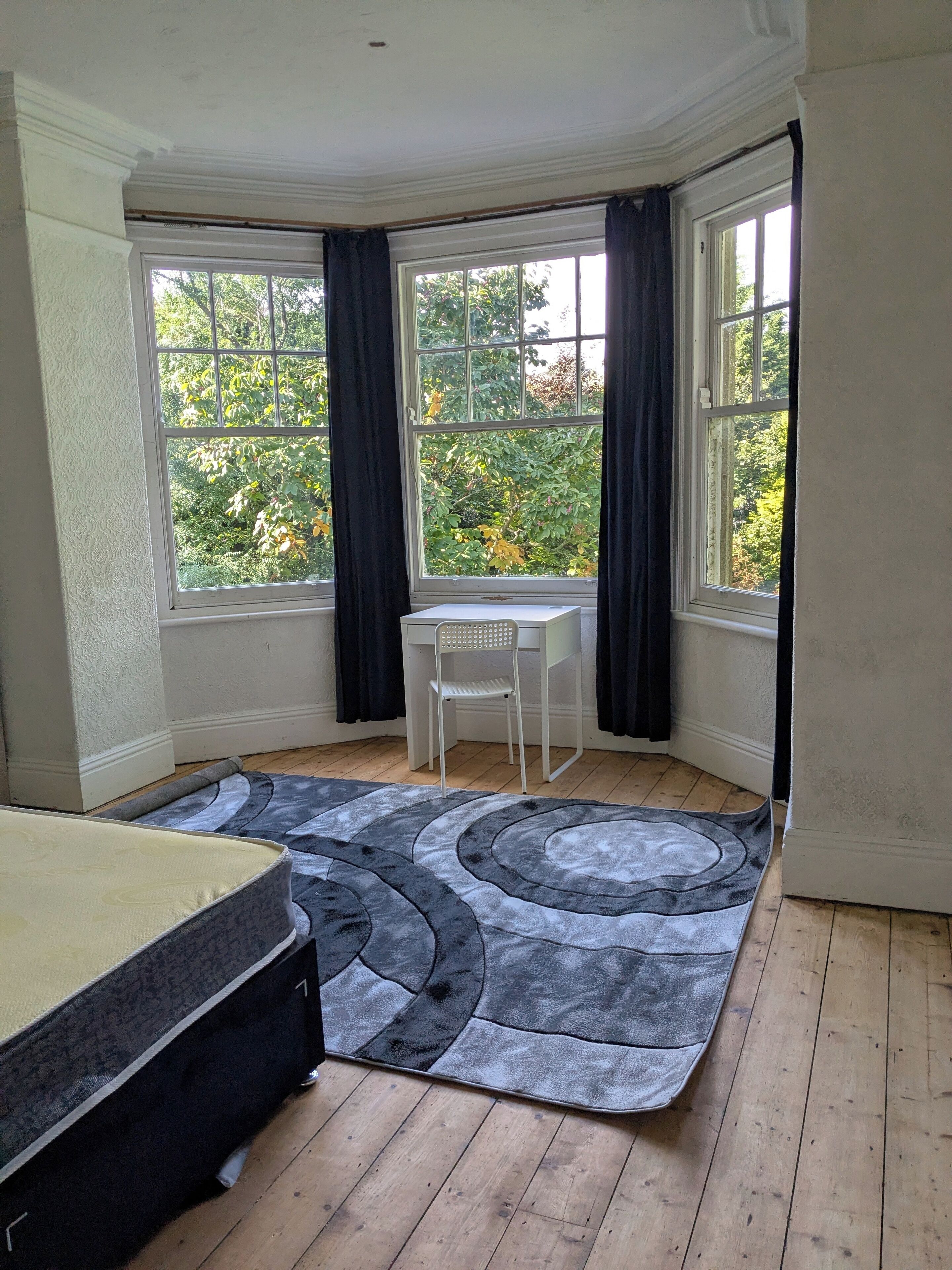 6 bedrooms, iron/ironing board, WiFi, bed sheets
