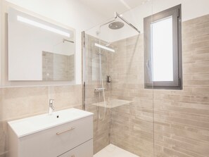 Hair dryer, towels, soap, shampoo - Villa Dicianove (Sainte- Lucie de Porto Vecchio)