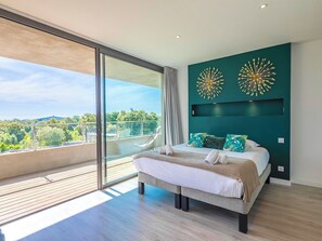 デスク、アイロン / アイロン台、WiFi (無料)、ベッドシーツ