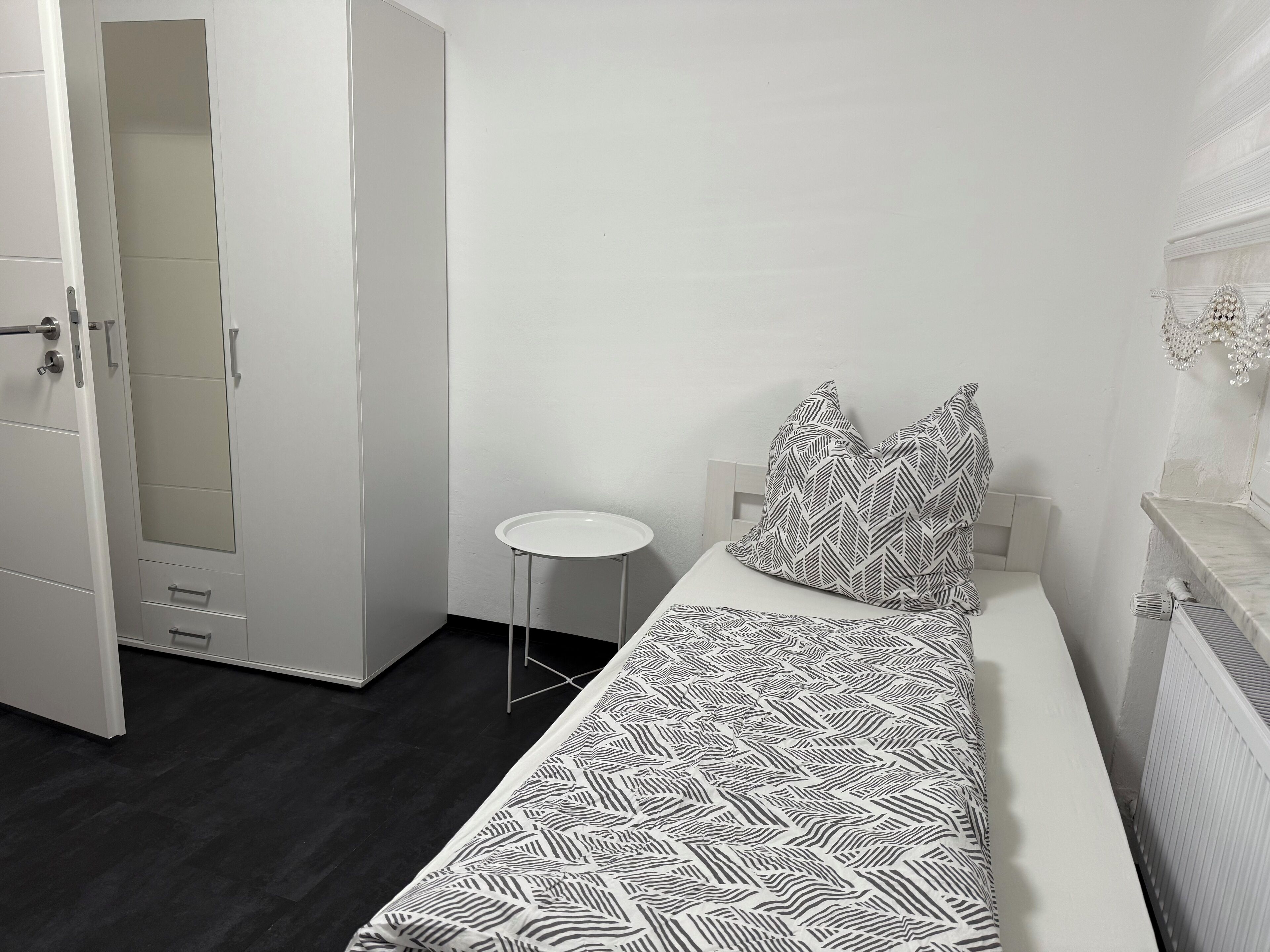 Bügeleisen/Bügelbrett, Reisekinderbett, kostenloses WLAN, Bettwäsche