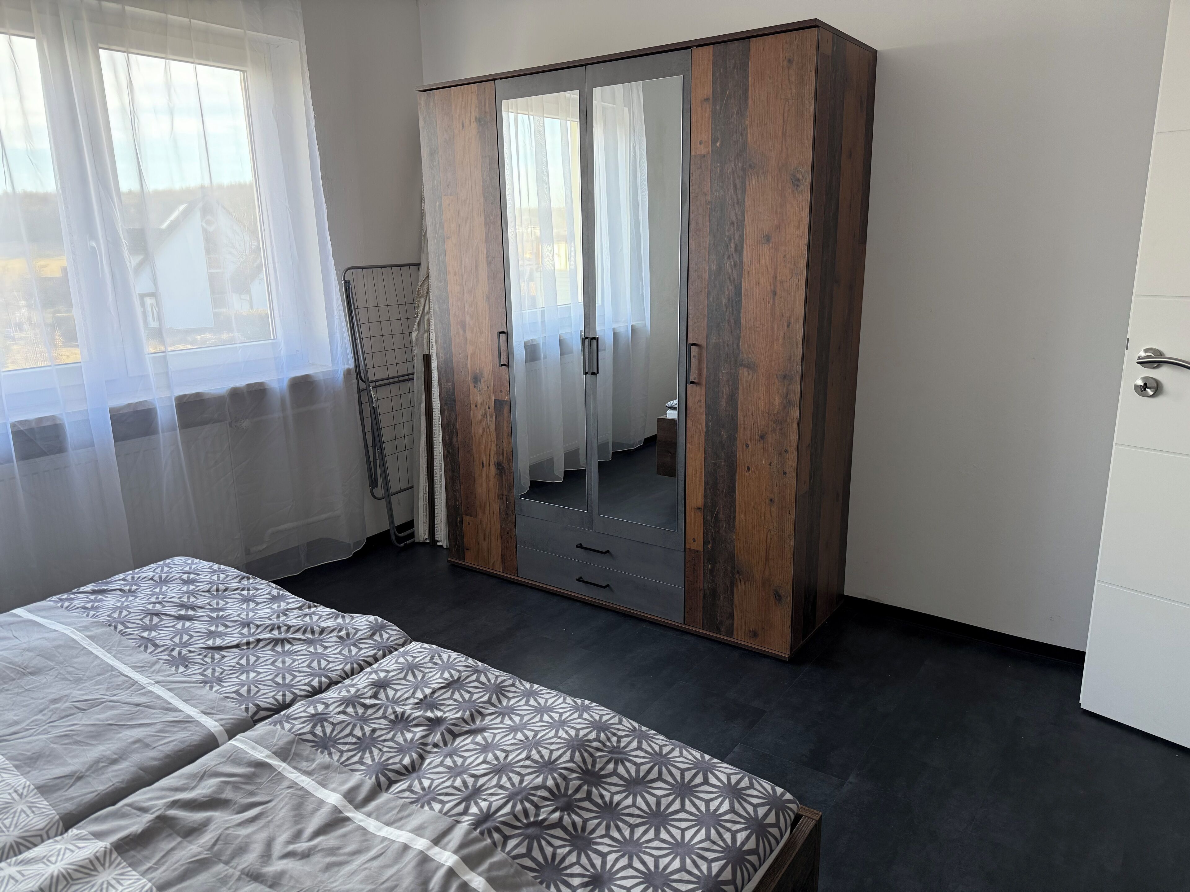 Tabla de planchar con plancha, cuna de viaje y wifi gratis 