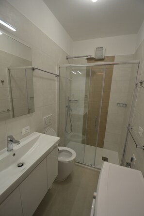 Shower - Spacious flat with pool view (Bibione)