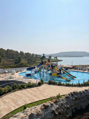 Indoor pool - Saapna Resort & Boat Club (Betūl)