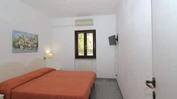 Appartamento Classic, balcone | Una cassaforte in camera, tende oscuranti, insonorizzazione