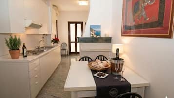 Appartement classique, balcon | Restauration