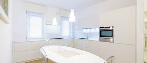 Apartment, 2 Bedrooms | Private kitchen