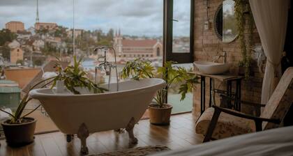 Beautiful 2-bedroom chalet in pleasant Tp. Đà Lạt getaway