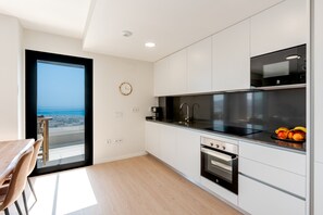 Fridge, microwave, oven, dishwasher - Bali in Rincón | Elegant 2BR Apartment with Terrace & Ocean Views (Rincón de la Victoria)