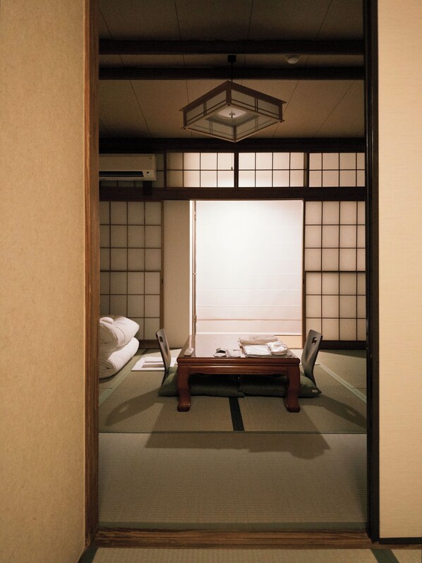 Habitación estándar con 2 camas individuales, vistas a la montaña