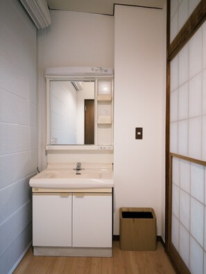 Habitación estándar con 2 camas individuales, vistas a la montaña