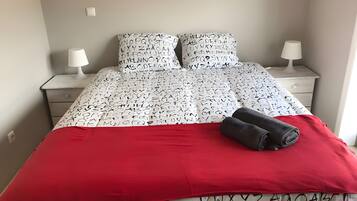 2 chambres, fer et planche à repasser, Wi-Fi, draps fournis