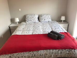 2 chambres, fer et planche à repasser, Wi-Fi, draps fournis