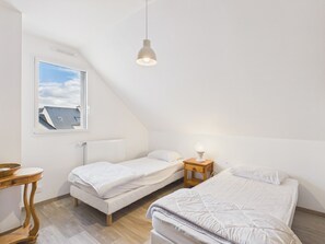3 bedrooms, iron/ironing board, free WiFi - House for 6 with garden, St Gildas town centre (Saint-Gildas-de-Rhuys)