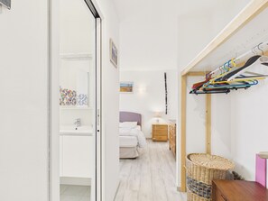 3 bedrooms, iron/ironing board, free WiFi - House for 6 with garden, St Gildas town centre (Saint-Gildas-de-Rhuys)