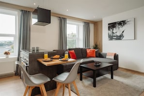 Unclassified image, 4 of 15, button - Riviera Residence | Sleeps 4 | Parking | Torquay (Torbay)