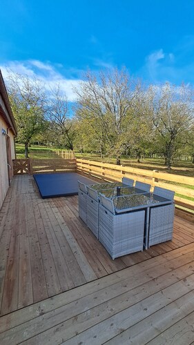 Chalet au calme en Périgord noir avec piscine chauffée en hiver
