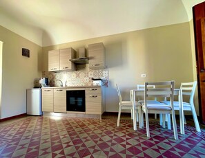 Oven, stovetop, dishwasher - Pippina House and Choirs (Sicilia)