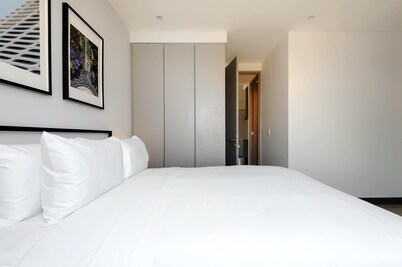 w Luxurious 2BR in the Heart of Interlomas